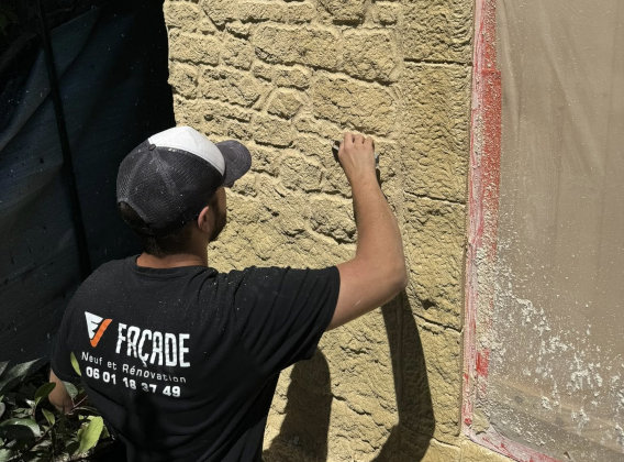 Artisan façadier spécialiste en enduit imitation pierre à Bagnols-sur-Cèze